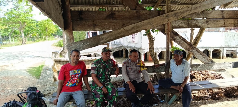 Babinsa Koramil 06/Merbau Aktif Bangun Kebersamaan dan Ketahanan Sosial di Tengah Warga
