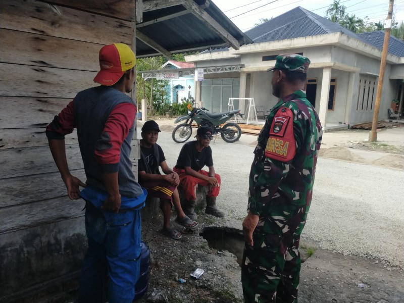 Kampung Pancasila Jadi Teladan, Babinsa Koramil 06/Merbau Bangun Jiwa Gotong Royong