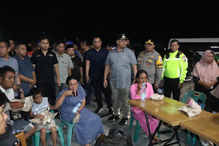 SELURUH PENUMPANG SELAMAT, POLAIRUD TANJUNG TIRAM EVAKUASI KAPAL NELAYAN RUSAK DI PESISIR PULAU SALAH NAMO