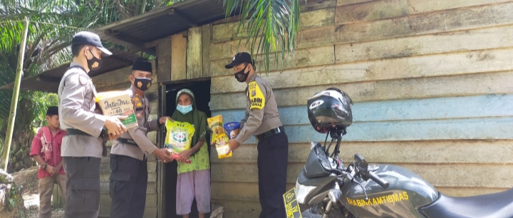 Meraih Barokah Di Negri Seribu Suluk, Kapolsek Rambah Hilir Tradisikan Berbagi Setiap Jum'at.