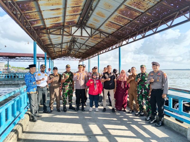 Operasi Ketupat Lancang Kuning, Koramil 06/Merbau Amankan Arus Mudik di Pelabuhan