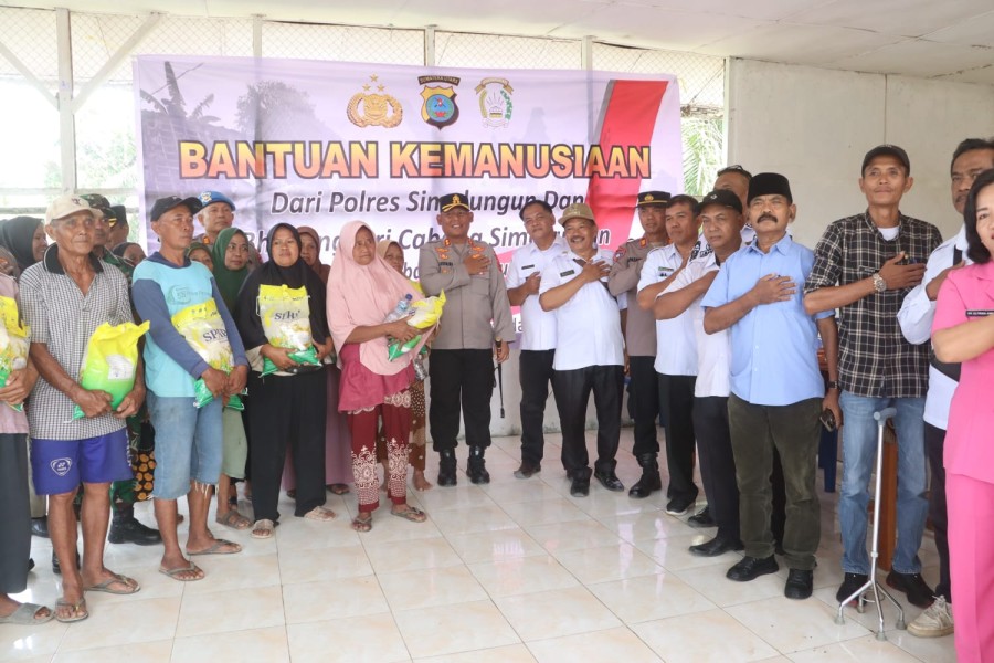 Kapolres Simalungun Turun Langsung, Salurkan Bantuan Kemanusiaan bagi Korban Angin Puting Beliung di Pematang Bandar