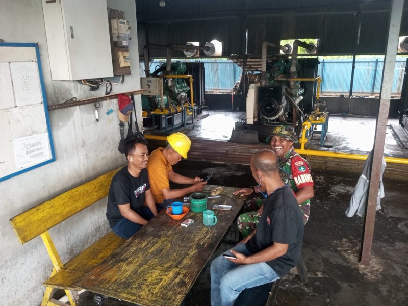 Sertu Ansari Ajak Masyarakat Kampung Pancasila Jaga Kerukunan