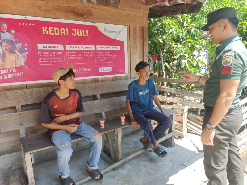 Babinsa Koramil 06/Merbau Tingkatkan Komsos di Teluk Belitung