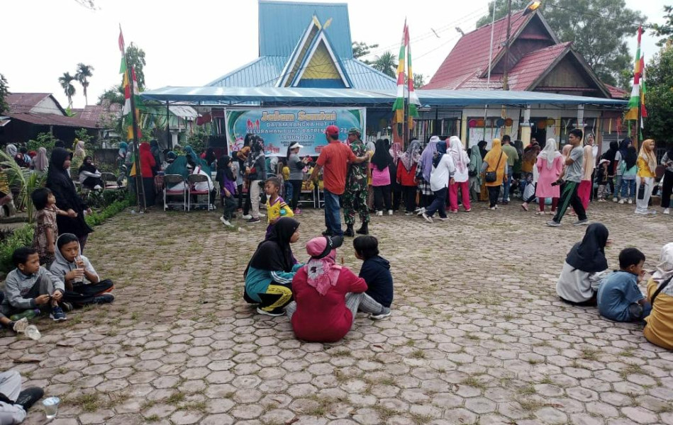 Sertu Nono Laksanakan Pengamanan Jalan Santai Menyambut HUT Kelurahan Bukit Batrem