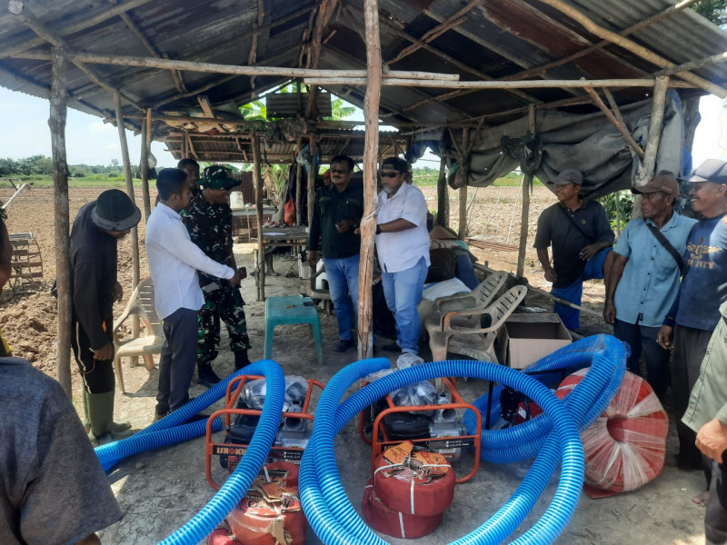 Bantu Irigasi Pertanian, Kodim 0320/Dumai Salurkan Pompa Air di Sungai Sembilan