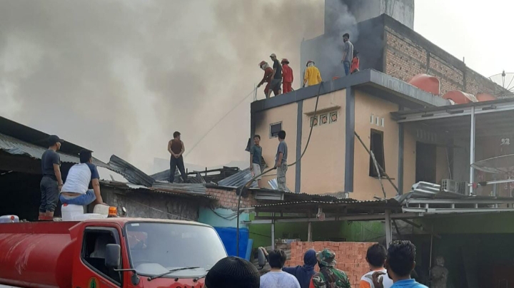 Sebuah Ruko Di Bayung Lencir Terbakar