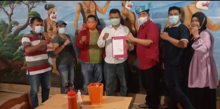 Ketua DPD PWRI Riau Serahkan Mandat Pembentukan DPC Pekanbaru
