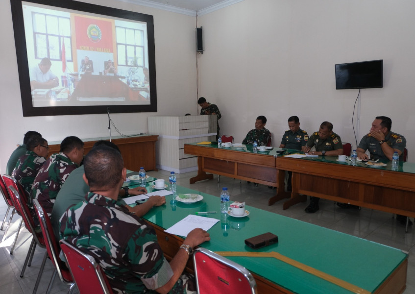 Letkol Inf Antony Tri Wibowo Bersama Jajarannya Mendengarkan Arahan Danrem 031/WB di Vidcon dan Siap Untuk Melaksanakannya
