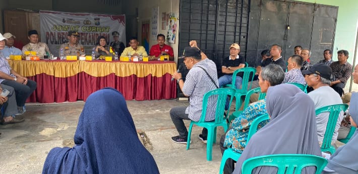 Polresta Pekanbaru Menggelar Kegiatan Jumat Curhat Demi Menciptakan Lingkungan Aman Dan Nyaman