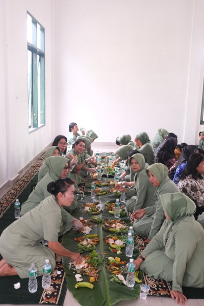 Keluarga Besar Kodim 0320/Dumai dan Persit Gelar Makan Siang Bersama