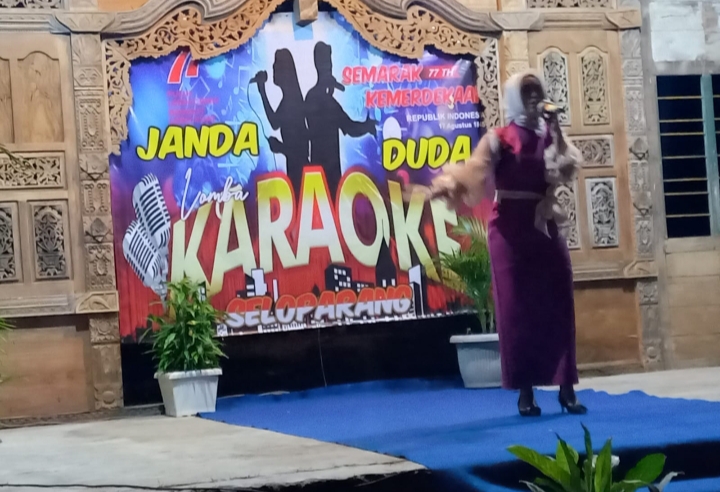 Karaoke Janda dan Duda Meriahkan HUT ke 77 RI di Blora