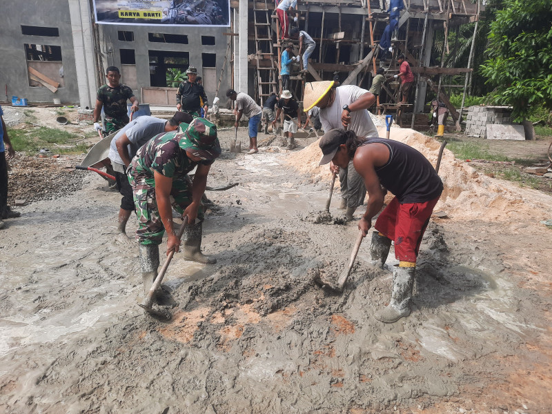 Kodim 0320/Dumai Laksanakan Karya Bhakti di Kelurahan Geniot