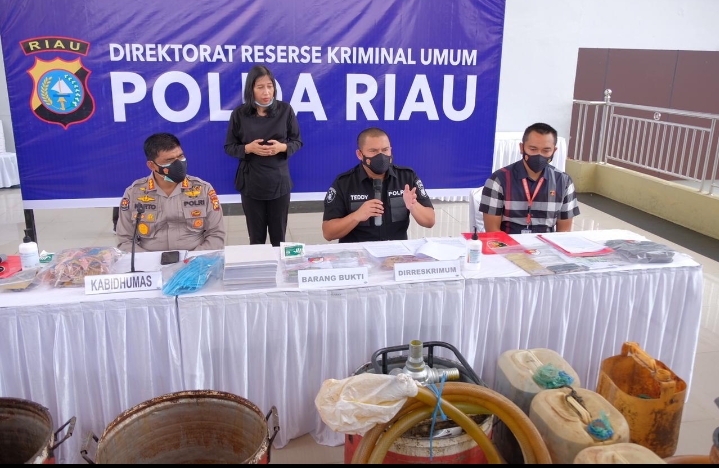 Grebek Gudang CPO Ilegal, Ditkrimum Polda Riau Tangkap 2 Pelaku