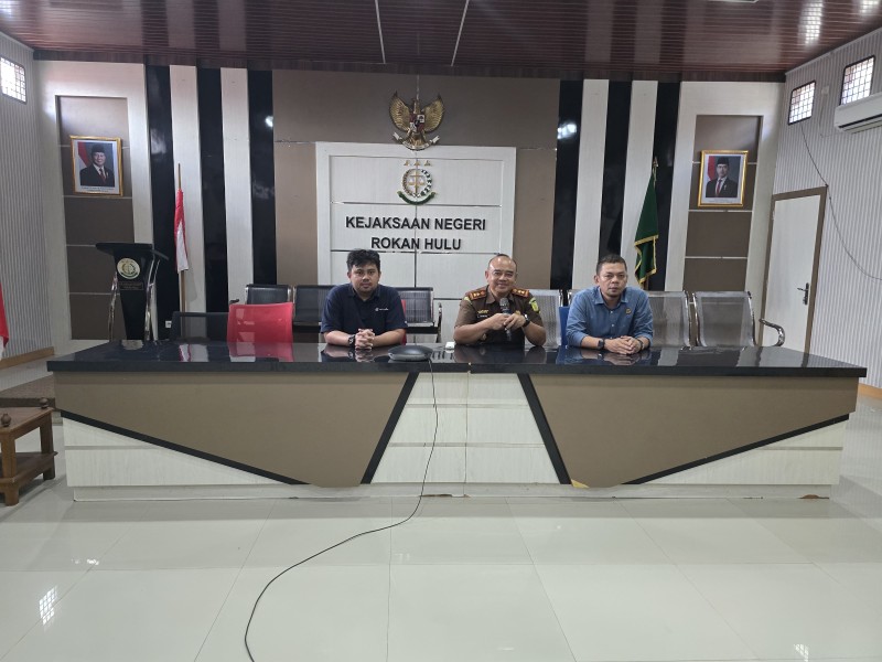 Kejari Rohul Komit Tingkatkan Status Penyelidikan ke Penyidikan Dugaan Korupsi Dana Bos SMAN 1 Ujung Batu