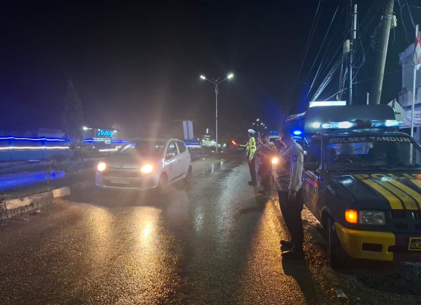 Tingkatkan Keamanan Malam Hari, Polres Rohul Patroli Tim Raga dan Blue Light