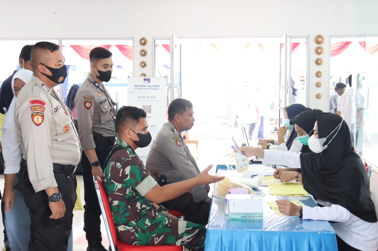 Partisipasi di Hari Bakti Radio, Prajurit Kodam XII/Tpr Ikuti Donor Darah di RRI