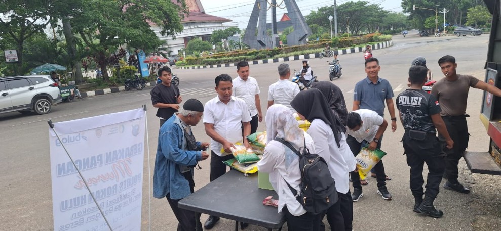 Bantu Masyarakat, Sat Reskrim Polres Rokan Hulu Gelar Bazar Beras Murah