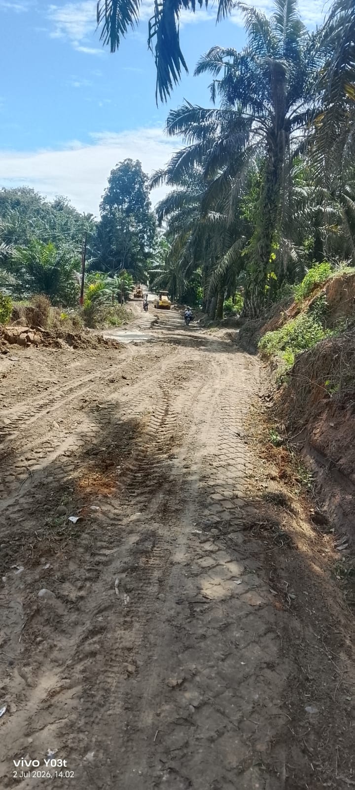 Kerusakan Parah Diatasi, PUPR Rohul Lakukan Pengerasan Jalan Muara Jaya – Sei Rokan Jaya
