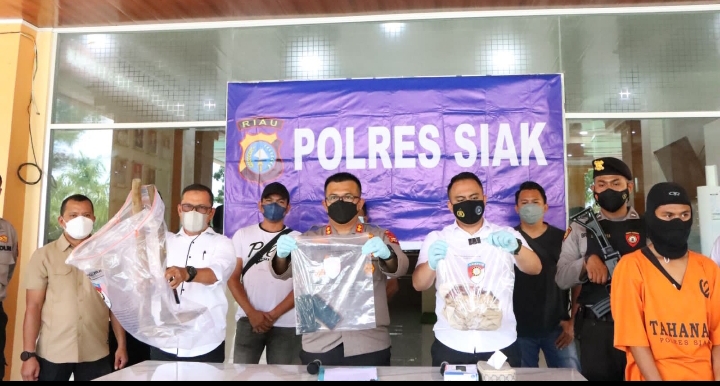 Polres Siak Lakukan Tahap 2 Kasus Pembunuhan Gadis Remaja di Kecamatan Mempura ke Kejaksaan Negeri Siak