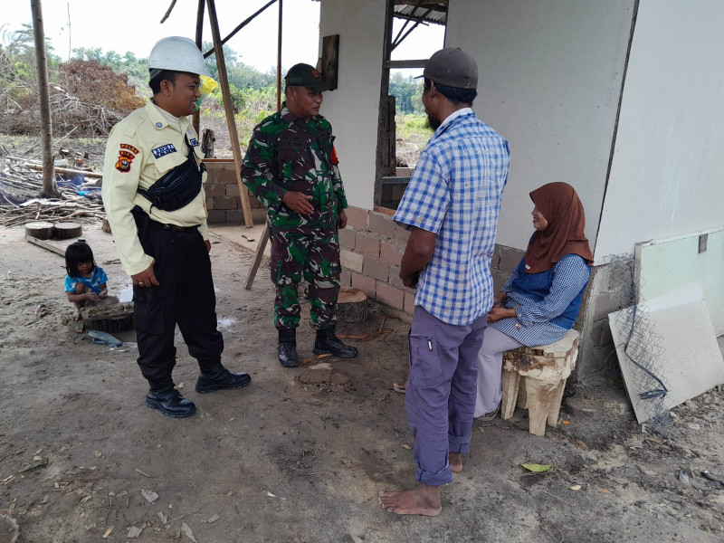 Babinsa Koramil 01/Dumai dan SKK Migas Gelar Patroli Keamanan Pipa Minyak