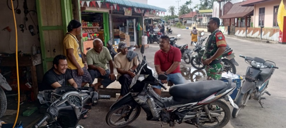 Komsos Babinsa Perkuat Kebersamaan Masyarakat Kampung Pancasila Teluk Belitung