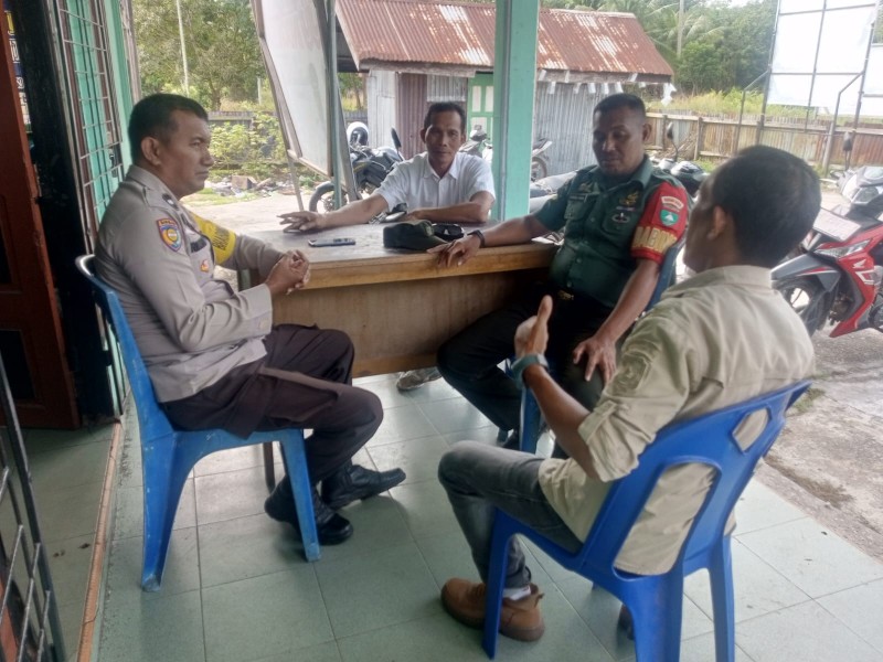 Silaturahmi Babinsa dan Warga Teluk Belitung Berjalan Hangat dan Produktif