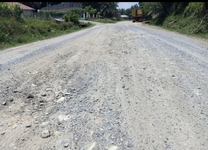 Karna Kurangnya Sarana Penerangan Jalan Dan Tebalnya Debu Warga Sungai Keruh Mengeluh