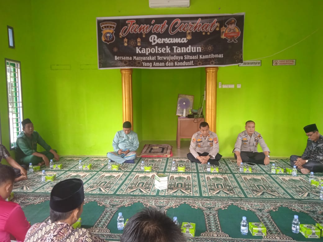 Wujudkan Situasi Kamtibmas, Polsek Tandun Laksanakan Giat Jum'at Curhat Bersama Masyarakat