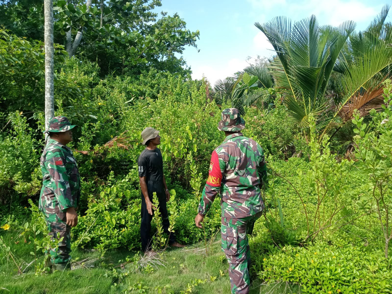 Praka Yudi dan Pratu J. Hutagalung Intensifkan Patroli Karhutla di Lahan Gambut Desa Kuala Merbau