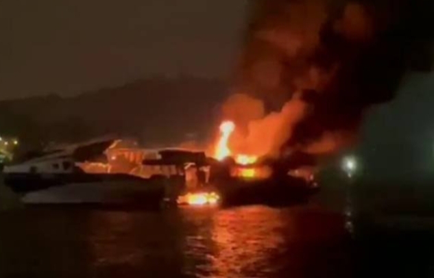 Kapal Ferry Dumai Line 5 Terbakar Dan Meledak
