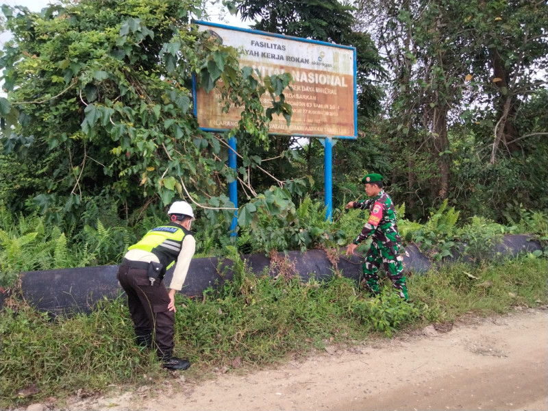 Sosialisasi Larangan Berjualan di Jalur Pipa, Babinsa Ingatkan Keselamatan Warga