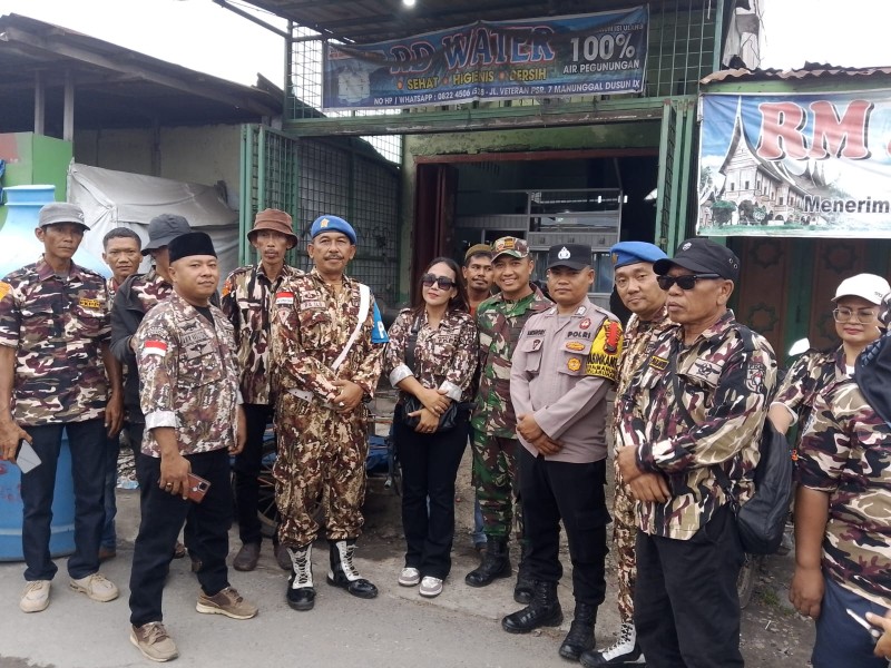 Pastikan Wilayah Aman, Babinsa Serda Topik Aktif Laksanakan Patroli