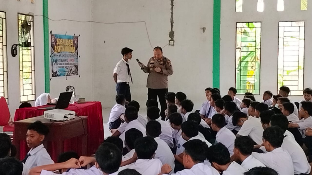 Kapolsek AKP Buyung Kardinal SH.MH Giat Sosialisasi P4GN Di SMP Negeri 01 Pagaran Tapah Darussalam Desa Pagaran Tapah