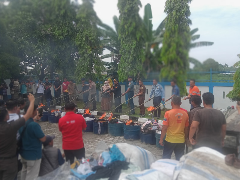 Setelah Disetujui KPKNL, Bea Cukai Dumai Musnahkan BMN Senilai 839, 4 Juta