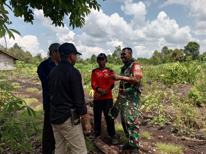 Komunikasi Sosial Babinsa Merbau Tanamkan Semangat Persatuan