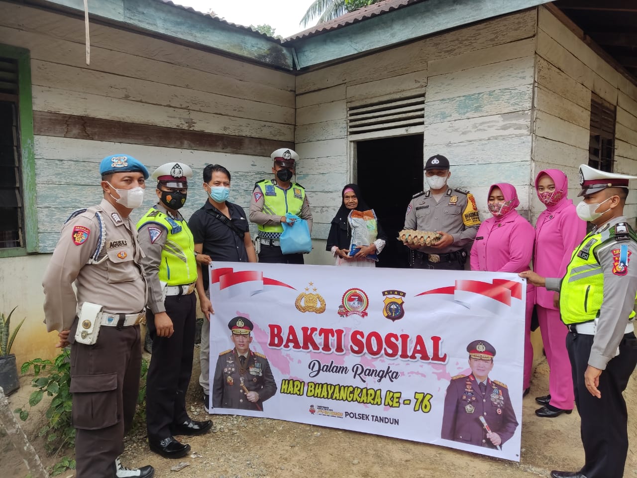 Dalam Rangka Menyambut HUT Bhayangkara, Personil Polsek Tandun Laksanakan Giat Bhakti Sosial