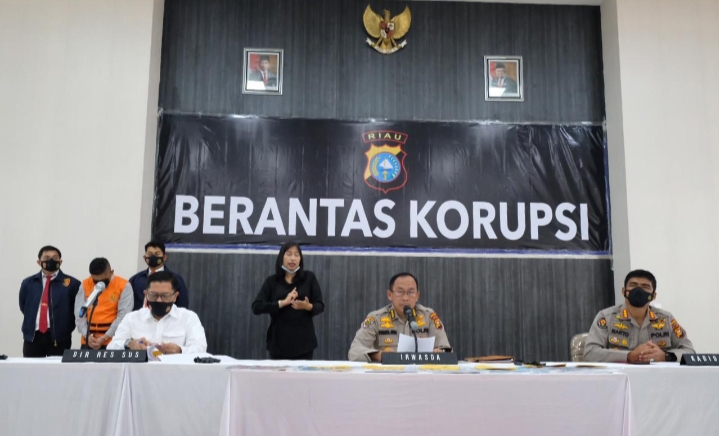 Sekcam Bina Widya Pekanbaru Kena OTT Tim Saber Pungli Polda Riau