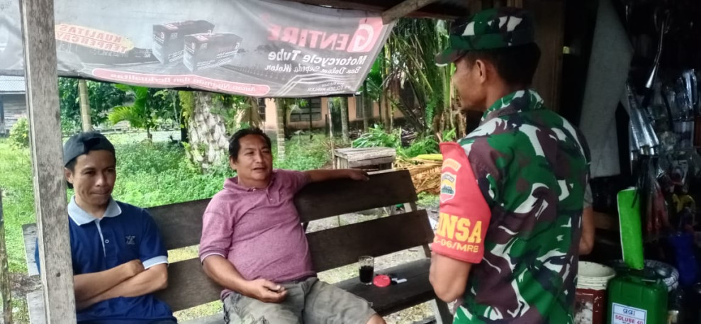 Komsos Serda CJ Silalahi Dengan Masyarakat, Memberi Pesan Tentang Pancasila