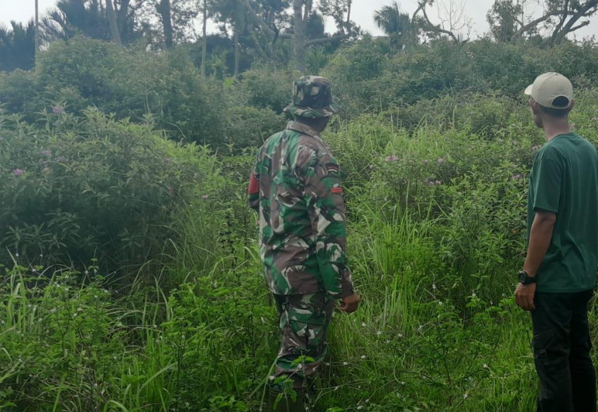 Demi Alam Tetap Hijau, Babinsa Merbau Tak Kenal Lelah Susuri Titik Rawan Karhutla