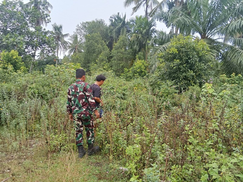Masyarakat Diimbau Tidak Membakar Lahan, Babinsa Lakukan Edukasi Lapangan