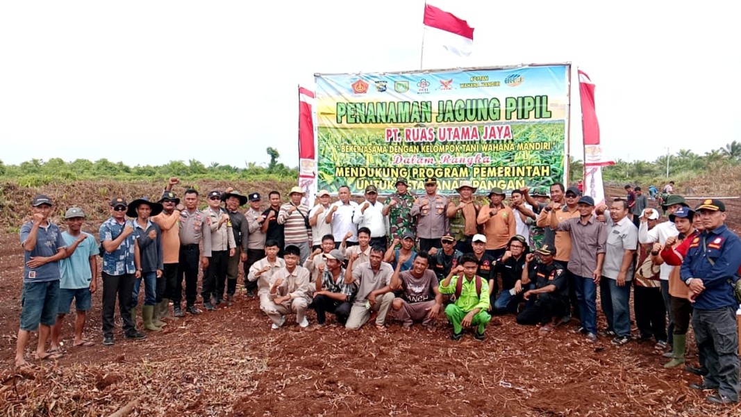 Ketahanan Pangan, Lurah Basilam Baru Bersama Danramil dan Kapolsek Sei Sembilan Ikuti Penanaman Jagung