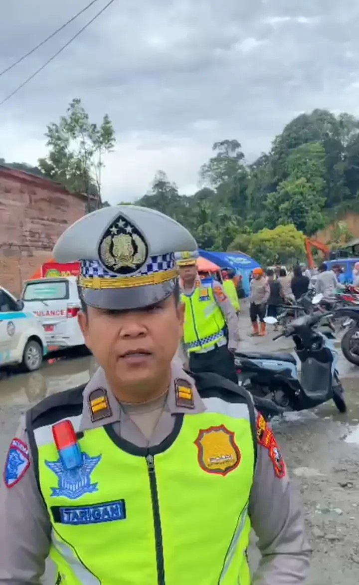 Satlantas Polrestabes Medan Pantau dan Atur Lalu Lintas di Seputaran Jalan Medan – Brastagi