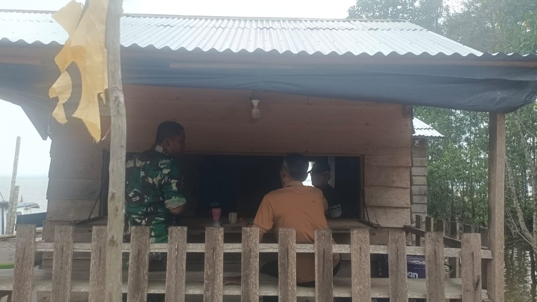Babinsa Koramil 06/Merbau Ajak Warga Kampung Pancasila Jaga Persatuan dan Kepedulian Lingkungan