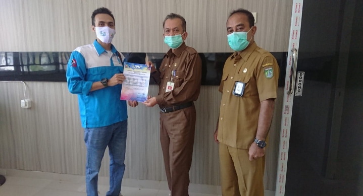 Peringati Hari Buruh, DPC SPN Beri Parsel dan Petisi Kepada Disnakertrans Dumai