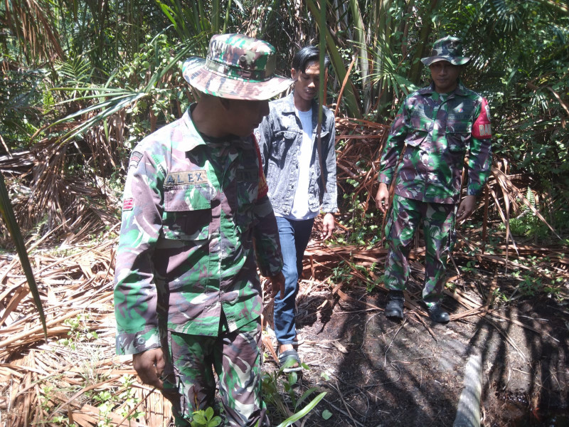 Babinsa Koramil 06/Merbau Gelar Patroli Rutin dan Komsos di Desa Dedap