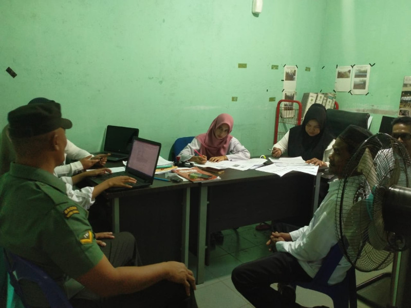 Babinsa Koramil 06/Merbau Kodim 0303/Bengkalis Giatkan Komsos di Kampung Pancasila