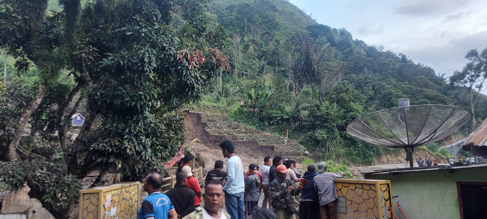 Polres Simalungun Bersama Tim Sigap Tanggap Evakuasi Banjir Bandang di Dusun 2 Binanga Bolon