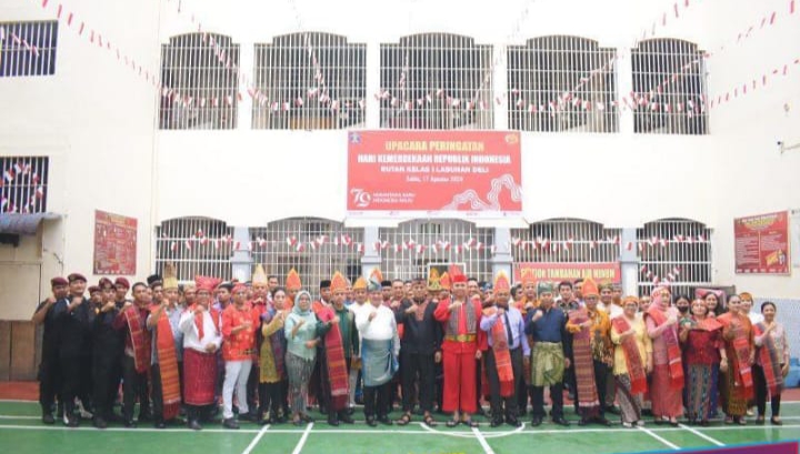 PERINGATAN HUT KEMERDEKAAN RI KE – 79, RUTAN LABUHAN DELI GELAR UPACARA BENDERA DENGAN PAKAIAN ADAT NUSANTARA