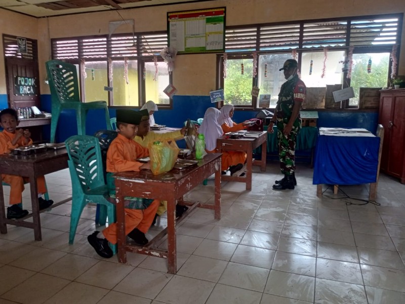 Babinsa Pastikan Program SPPG Berjalan Aman dan Lancar